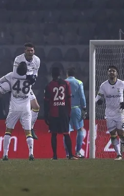 Gençler ve Fener yenişemedi