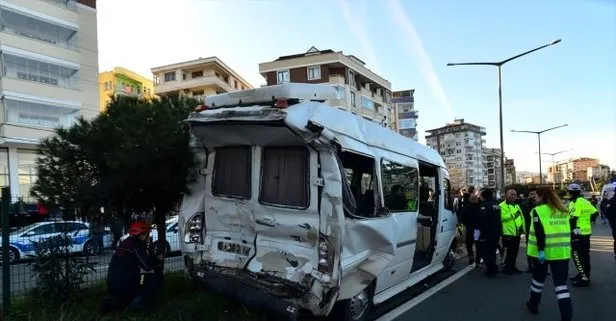 Son dakika: Trabzon’da TIR yolcu minibüsüne çarptı: 2 ölü, 22 yaralı