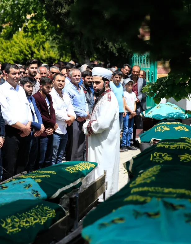 İzmir'de katliam gibi kaza! 7 kişi böyle uğurlandı-7