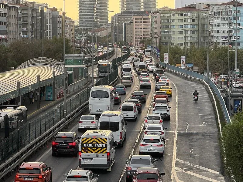 TRAFİK YOĞUNLUĞU YAŞANDI-3