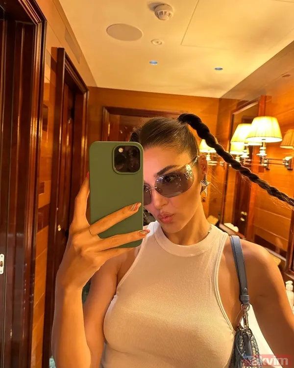 Coldplay Konserine Giden Hande Erçel Ve Hakan Sabancı Aşka Geldi Ve Paylaşımlarıyla Sosyal Medyanın Gündemine Oturdu.