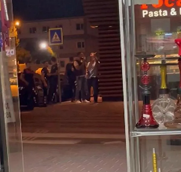 fatih-kocamustafapasada-cocuklarini-rehin-aldiktan-sonra-pompali-tufekle-etrafa-ates-acan-sahis-gozaltina-alindi-1627937633048.jpeg Fatih Kocamustafapaşa'da çocuklarını rehin aldıktan sonra pompalı tüfekle etrafa ateş açan şahıs gözaltına alındı!-5