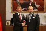 Özkan Yalım’ın 6 sevgilisi CHP’yi karıştırdı | Partililerden Özgür Özel’e tepki: İnsan içine çıkamıyoruz