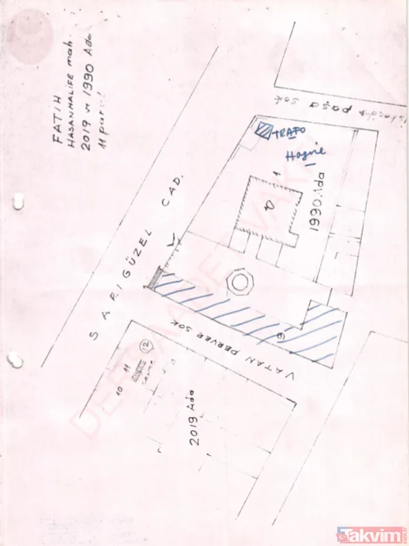 TARİH: 1977 CHP'li İstanbul Belediyesi; daha önce yol cephesine taşımak için başvuru yapıp, onay aldığı çeşmeyi, bu kez İskender Paşa Camii duvarına taşımak...