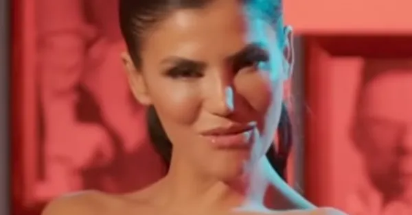 SON DAKİKA: Ünlü şarkıcı Berna Tan’a börekçide taciz şoku! Şikayetçi oldu: Göğüslerini, dudaklarını yaptırmış dedi sonra saldırdı