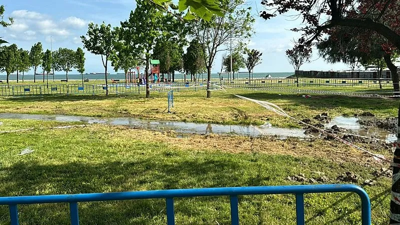 Küçükçekmece'de akılalmaz son! İBB'nin yaptığı kazı çalışması sonrası su birikintisine düşen 5 yaşındaki çocuk hayatını kaybetti-3