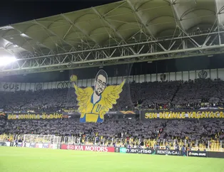 Fenerbahçe taraftarlarından dev Koray Şener koreografisi ( Fenerbahçe - Anderlecht maçından dikkat çeken kareler )