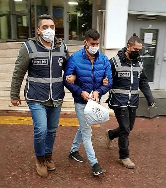 kayseride-11-yil-11-ay-hukumlu-sanik-saklandigi-evde-kiskivrak-yakalandi-1638024219156.jpeg Kayseri'de 11 yıl 11 ay hükümlü sanık saklandığı evde kıskıvrak yakalandı-2