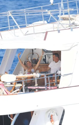 Fikret Orman ile Tuğba Coşkun'un tatil sefası