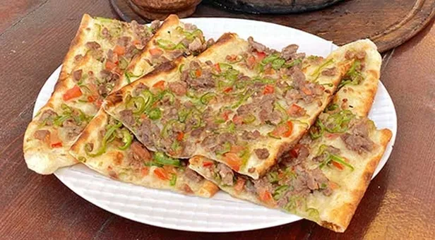 masterchef-pide-tarifleri-bafra-nazilli-konya-bicak-arasi-cicirya-civikli-pide-nasil-yapilir-masterchef-pide-t-1696962721537.jpg