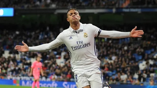 La Liga şampiyonu Real Madrid'de koronavirüs depremi! Mariano Diaz'ın testi pozitif-1