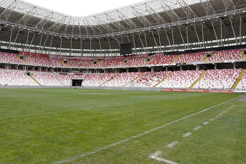 Jose Mourinho'dan 10 numara kararı! Sivasspor maçı 11'ini belirledi - 8