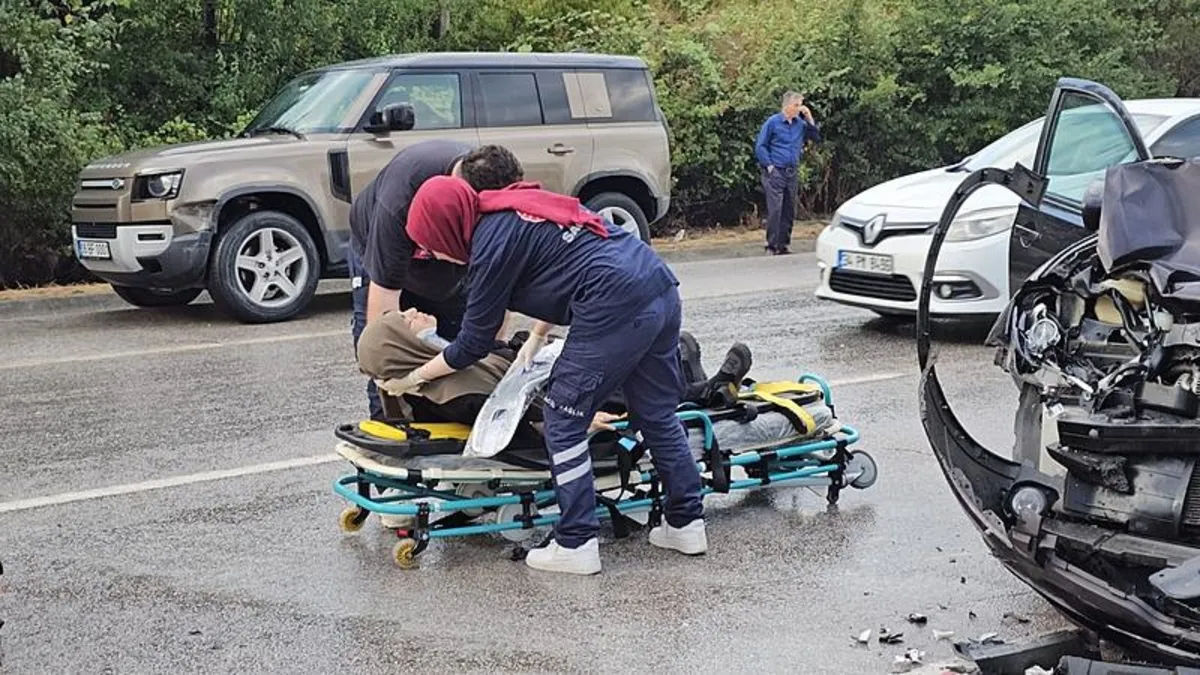 Anadolu Otoyolu'nun Sakarya kesiminde zincirleme trafik kazasında 10 kişi yaralandı