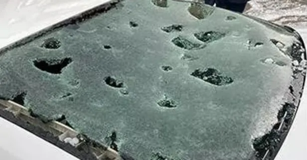 Adıyaman'a ceviz büyüklüğünde dolu yağdı: Araçların camları patladı!