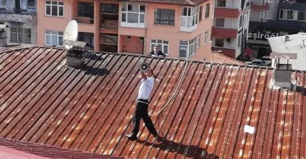 Trabzon’da ilginç olay! Megafonla çatıya çıktı, tüm ilçe ayağa kalktı…