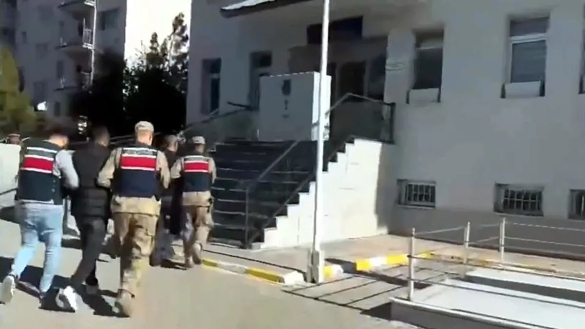 17 ilde PKK/KCK-PYD/YPG'ye 'Gürz-22' Operasyonu: 55 terör şüphelisi yakalandı