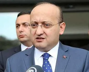 Bu yılanın kafasını kopartmak gerekiyor