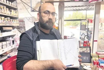 13 depremzedenin bakkal borcunu ödedi