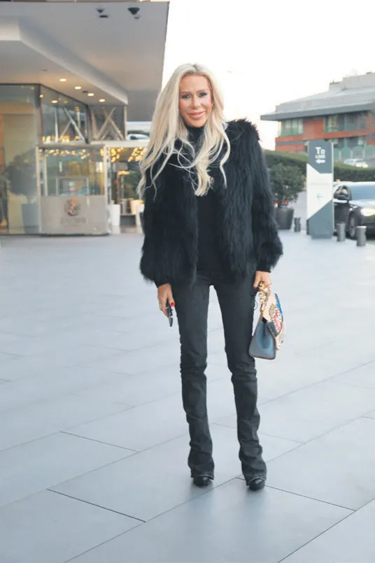 irem-dericiden-ikinci-sans-cem-belevini-gul-jestini-gozlere-soktu-1642359286451.jpg İrem Derici'den ikinci şans! Cem Belevi'nin gül jestini gözlere soktu-12