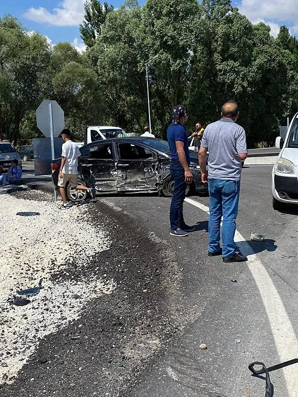 sivasta-zincirleme-kaza-cok-sayida-yarali-var-1721473080019.jpeg Sivas'ta zincirleme kaza: Çok sayıda yaralı var-2