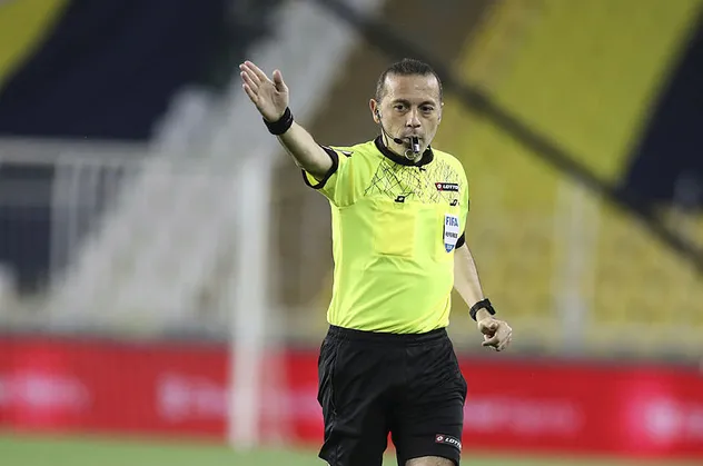 UEFA'dan Cüneyt Çakır'a yeni görev