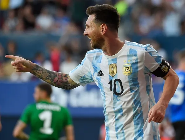 lionel-messi-arjantin-estonya-karsilasmasinda-tam-5-gol-atti-uzayli-is-basinda-1654495180333.jpg Lionel Messi, Arjantin-Estonya karşılaşmasında tam 5 gol attı! Uzaylı iş başında...-3