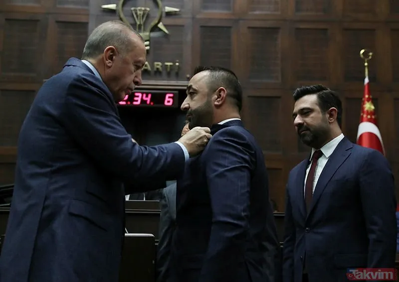 Başkan Erdoğan AK Parti'ye katılan 5 belediye başkanına rozetlerini taktı!