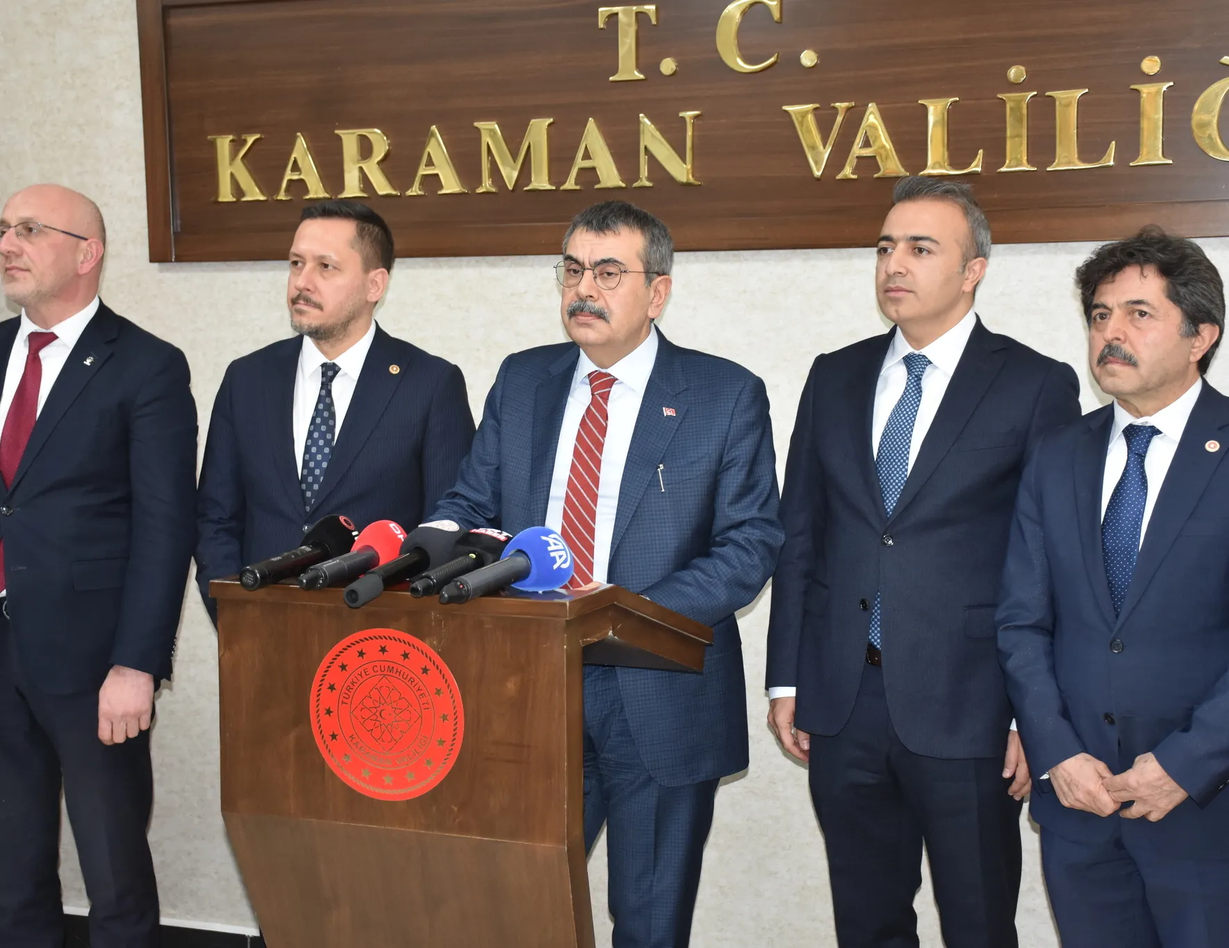 Bakan Tekin’den şiddetle mücadele mesajı: Riskli okullarda 24 saat devriye var