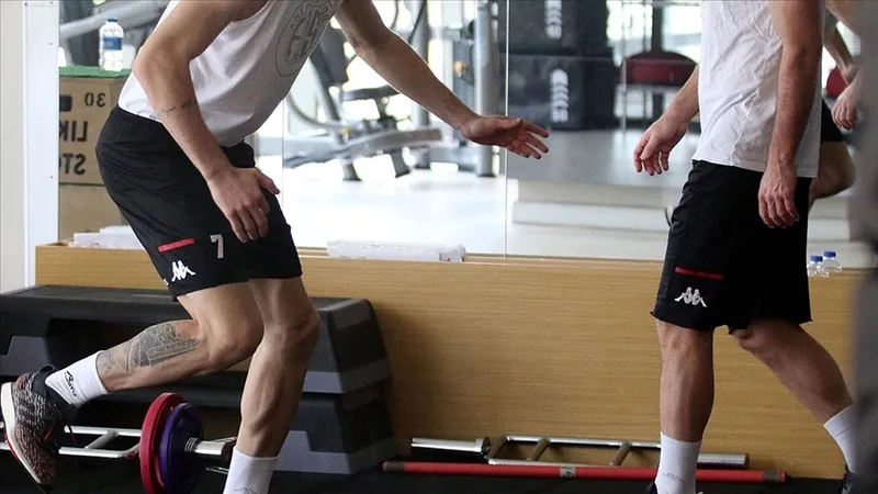 kisin-cok-daha-hizli-kilo-vermek-mumkun-iste-uzmanindan-yeni-formul-1727200563102.jpg Kışın Çok Daha Hızlı Kilo Vermek Mümkün! İşte Uzmanından Yeni Formül-3