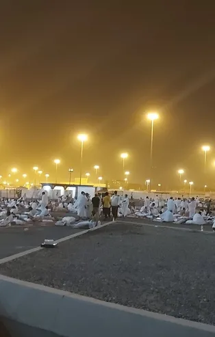 Kutsal topraklarda bulunan hacı adayları Müzdelife'ye geçti