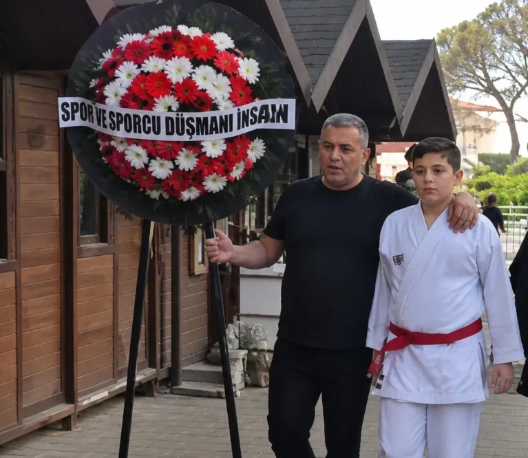 chpli-belediye-13-yasindaki-milli-karateciyi-siyasi-gerekceyle-kovdu-1777984995582.jpeg CHP’li Kuyucak Belediyesi 13 yaşındaki milli karateciyi siyasi gerekçeyle kovdu: Aileden Uğur Doğanca’ya sert tepki-2