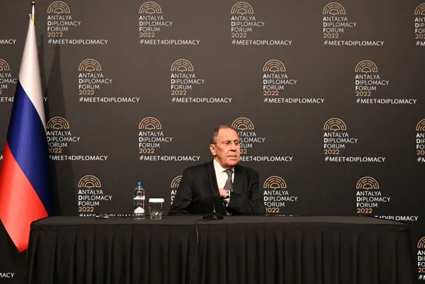 son-dakika-antalyada-turkiye-rusya-ukrayna-zirvesi-rus-disisleri-bakani-lavrovdan-onemli-aciklamalar-putin-zel-1646909565175.jpg