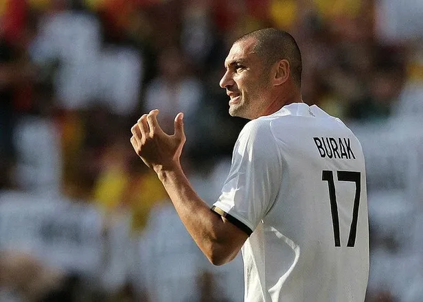 son-dakika-burak-yilmaz-futbolu-biraktigini-acikladi-1685973641910.jpeg Son dakika: Burak Yılmaz futbolu bıraktığını açıkladı-3