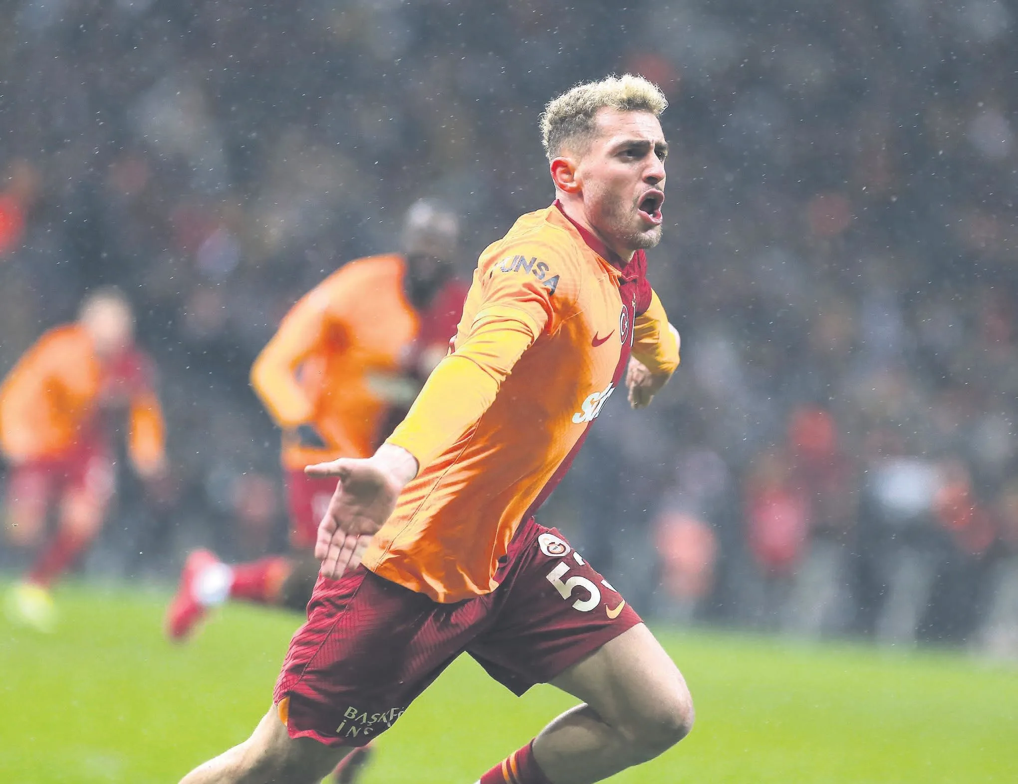 Barış’a çifte kanca