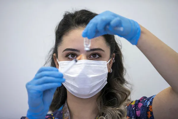 Alman basınından Türkiye'ye aşı övgüsü: Karmaşadan eser yok!-11