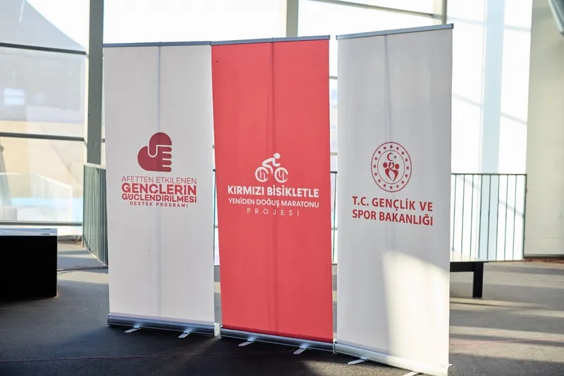 Kırmızı Bisikletle Yeniden Doğuş Maratonu Projesi açılış töreni ve travma yönetimi semineri gerçekleştirildi