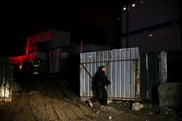 arkadaslarini-kurtardi-kendisi-cikamadi-sultangazide-aci-olay-1579149172476.jpg Arkadaşlarını kurtardı kendisi kaçamadı! Sultangazi'de acı olay-2