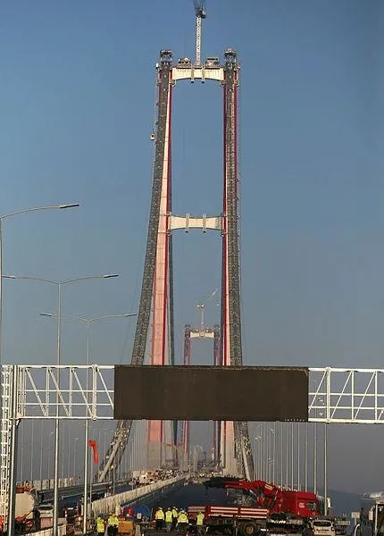 rekor-surede-yapilan-canakkale-koprusu-iki-yakayi-6-dakikada-birlestirecek-tarihi-proje-10-gune-tamamlaniyor-1644369401070.jpeg