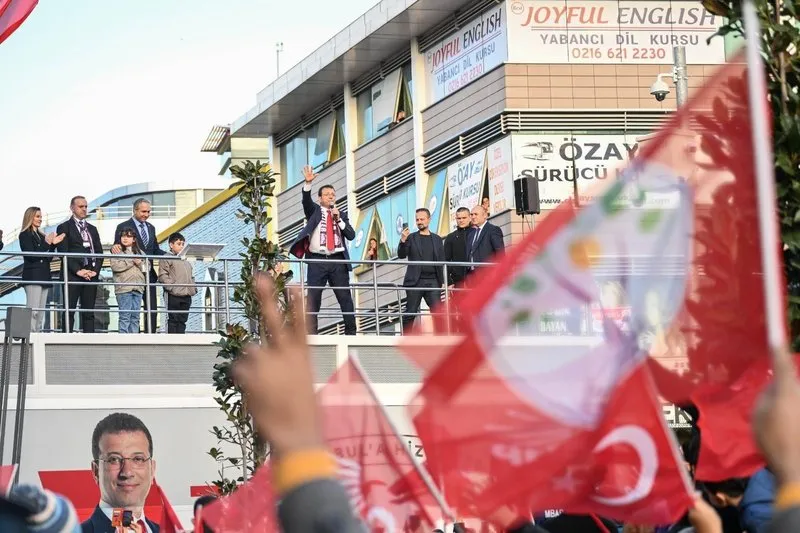 Ekrem İmamoğlu'nun mitinginde açılan DEM bayrakları