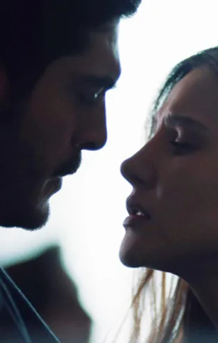 Burak Deniz ve Alina Boz'dan bomba sahne! "Ben sana aşık oldum bayan..."