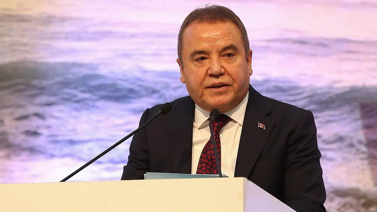 Antalya'da fuhuş soruşturmasında Muhittin Böcek hakkında işe alım vaadiyle 11 kadın iddiası; 7 gözaltı