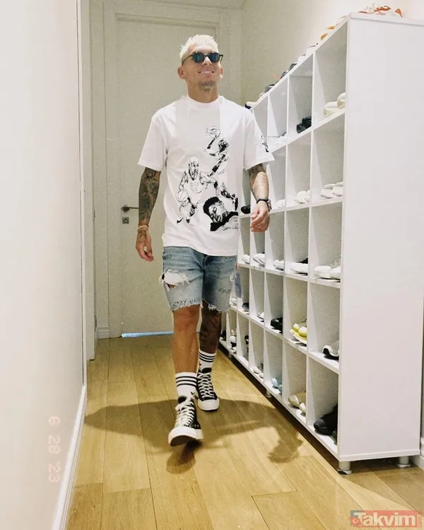 Çiçeğin üzerindeki İspanyolca notta şöyle yazıyordu: "Parlamayı asla bırakmıyorsun. Sen dünyadaki en iyi aktrissin. Seni seviyorum küçük maymun, sen benim...