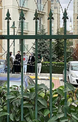 İstanbul'da katliam: Anne babasını öldürüp siyanürle intihar etti