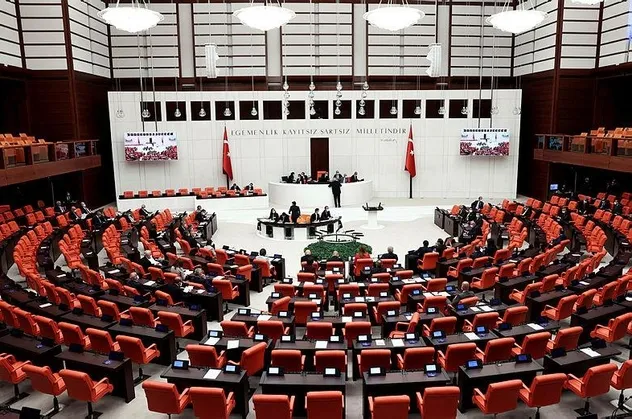 Yeni yılda Meclis'te yoğun mesai: Öğretmenlik meslek kanunu, yargı paketi, spor yasası ve kripto para düzenlemesi...