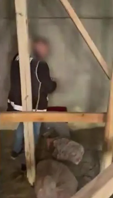 feto-firarisi-eski-emniyet-muduru-gizli-gecitten-kacarken-yakalandi-1713509119633.jpeg FETÖ firarisi eski emniyet müdürü gizli geçitten kaçarken yakalandı!-2