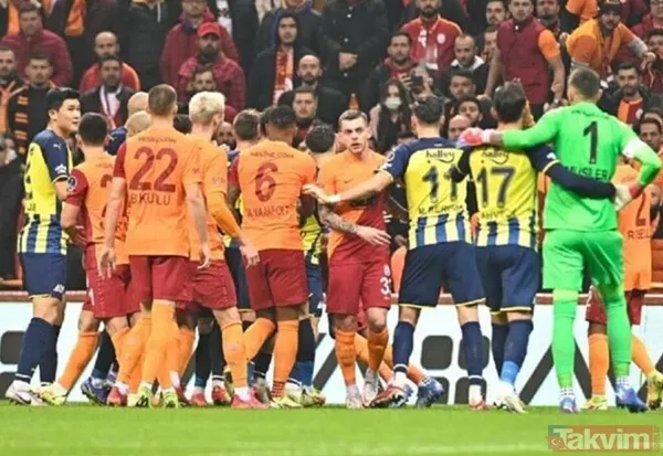 Galatasaray - Fenerbahçe derbisinde gerginlik! Mesut Özil'e çakmak atıldı... - 1