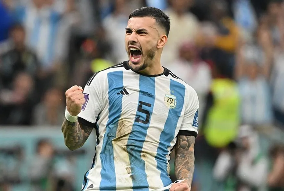 Paredes koptu geliyor