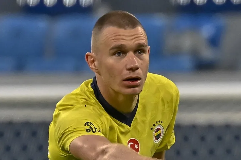 galatasaray-fenerbahcenin-eski-yildizina-imzayi-attiriyor-bu-transfer-super-ligi-sallar-1715960501123.jpg Galatasaray Fenerbahçe'nin eski yıldızına imzayı attırıyor! Bu transfer Süper Lig'i sallar-9