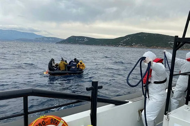 Çeşme açıklarında 40 kaçak göçmen kurtarıldı