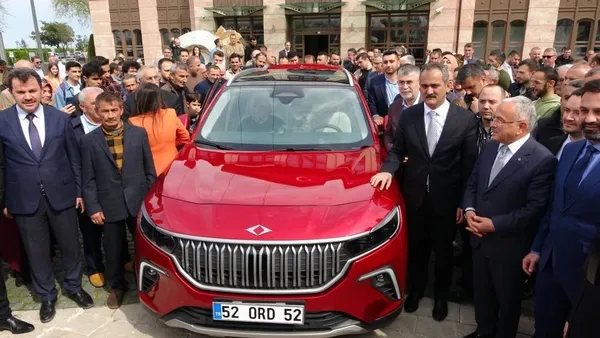 milli-gurur-togg-orduda-vatandasi-aglatti-kendi-otomobilimize-bindigim-icin-cok-mutluyum-1681829224253.jpeg Milli gurur TOGG Ordu’da vatandaşı ağlattı: “Kendi otomobilimize bindiğim için çok mutluyum”-3